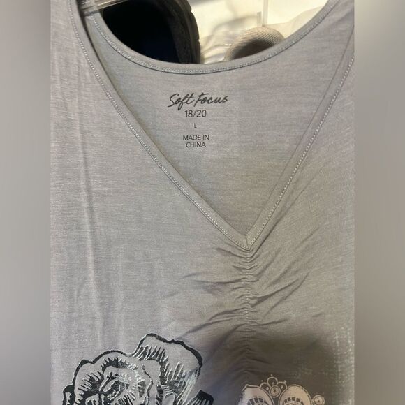 NWT Gray Graphic Blouse with Black Floral Design - Picture 8 of 10